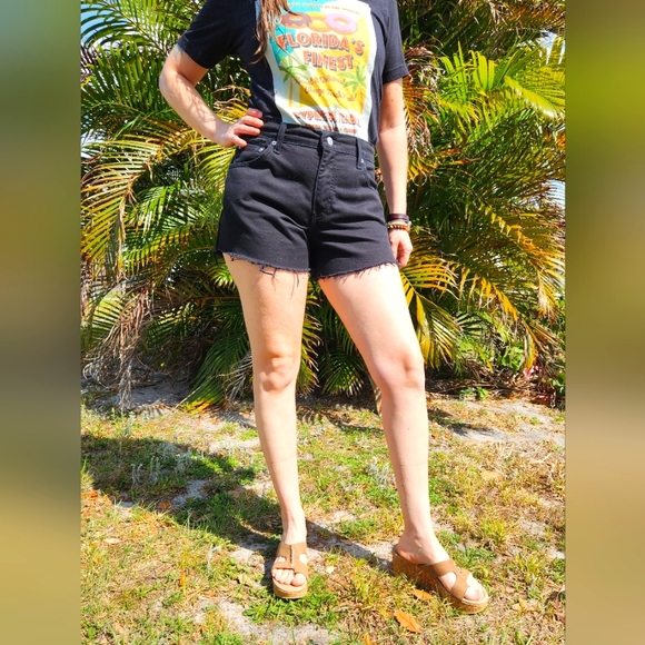 Vintage Y2K Levi's Classic Fit Stretch cutoff jean shorts, size 8 Misses - Picture 1 of 10